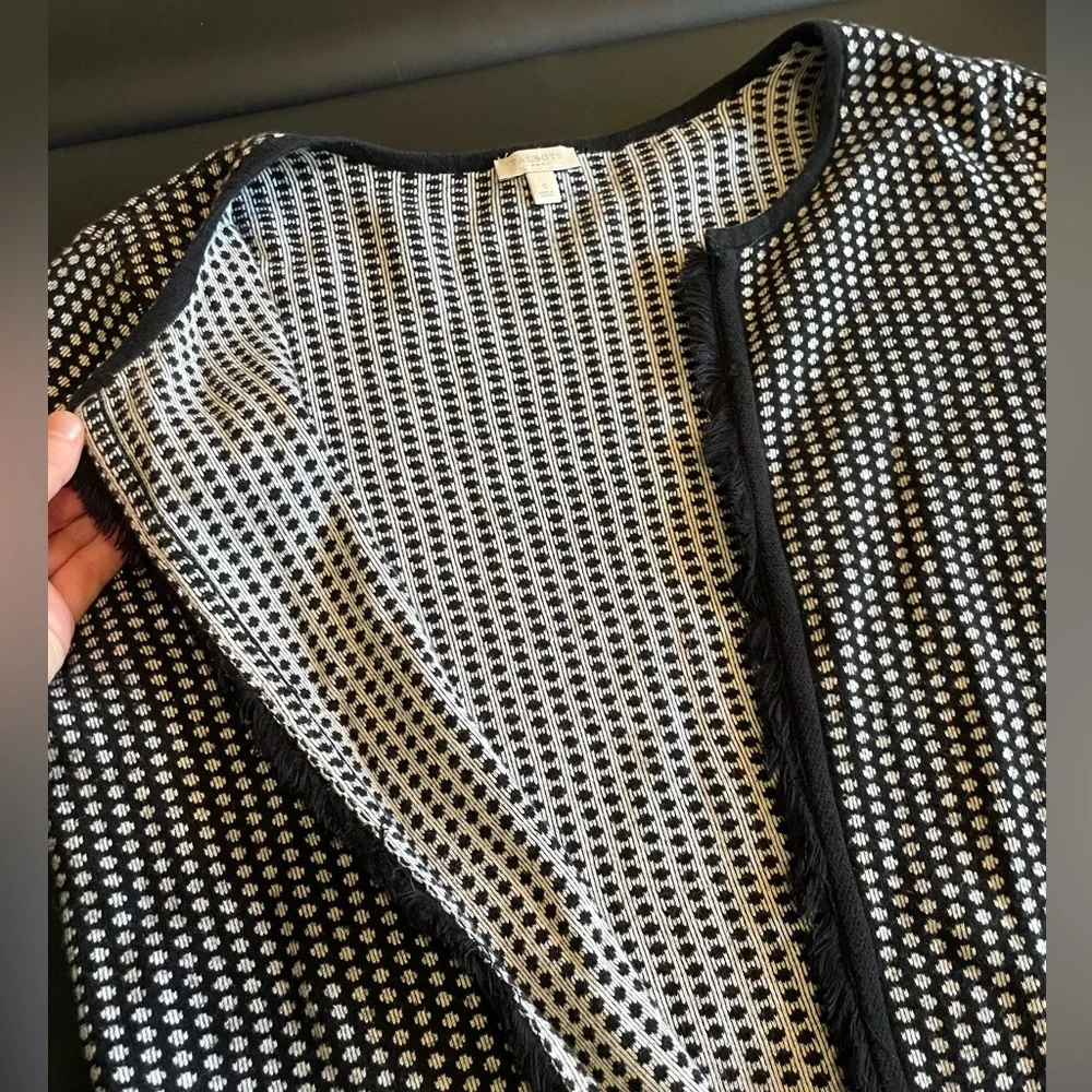 S Black and White-Patterned Knit Cardigan w/ Reversible Pattern - Picture 5 of 8